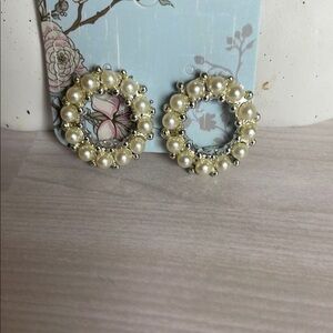 Elegant PEARl Clip On  Earrings